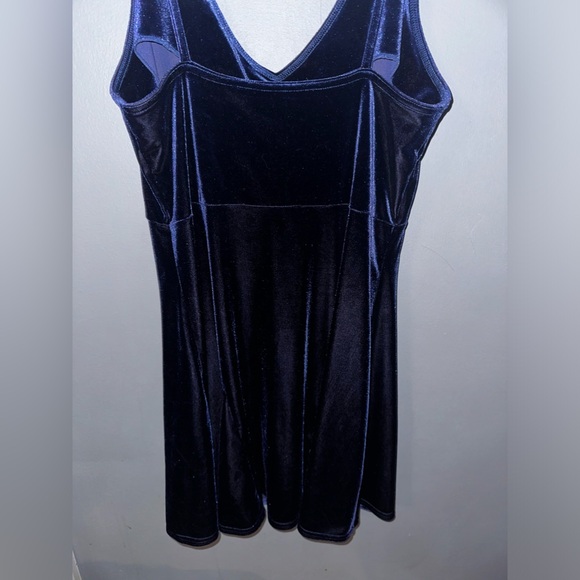 Vintage Victoria’s Secret Velvet Dress - Picture 9 of 9